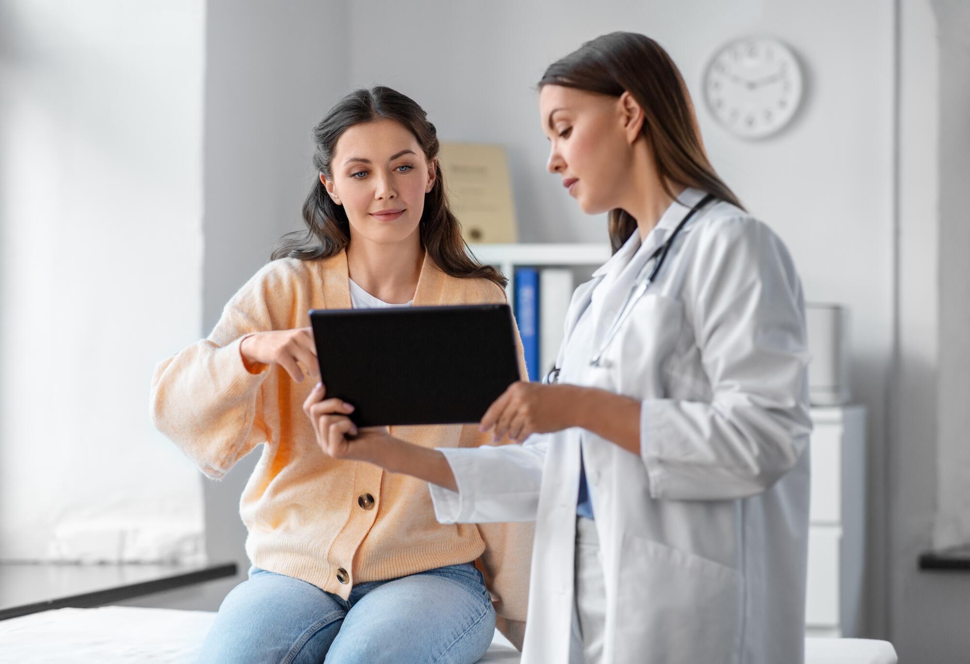 Medicine,,Healthcare,And,People,Concept,-,Female,Doctor,With,Tablet